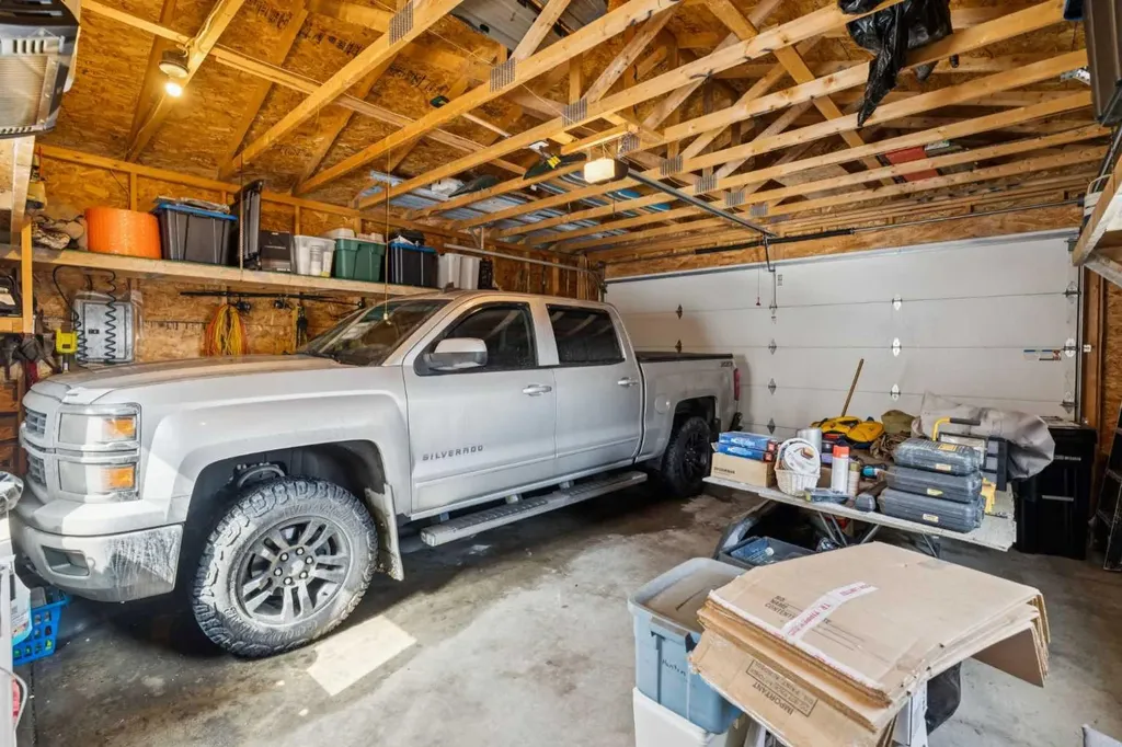 136 Luxstone Place SW Airdrie AB T4B 3C2