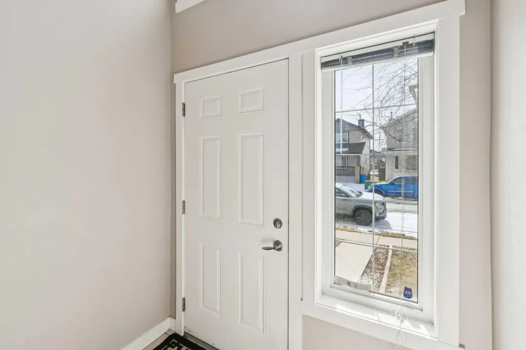 136 Luxstone Place SW Airdrie AB T4B 3C2