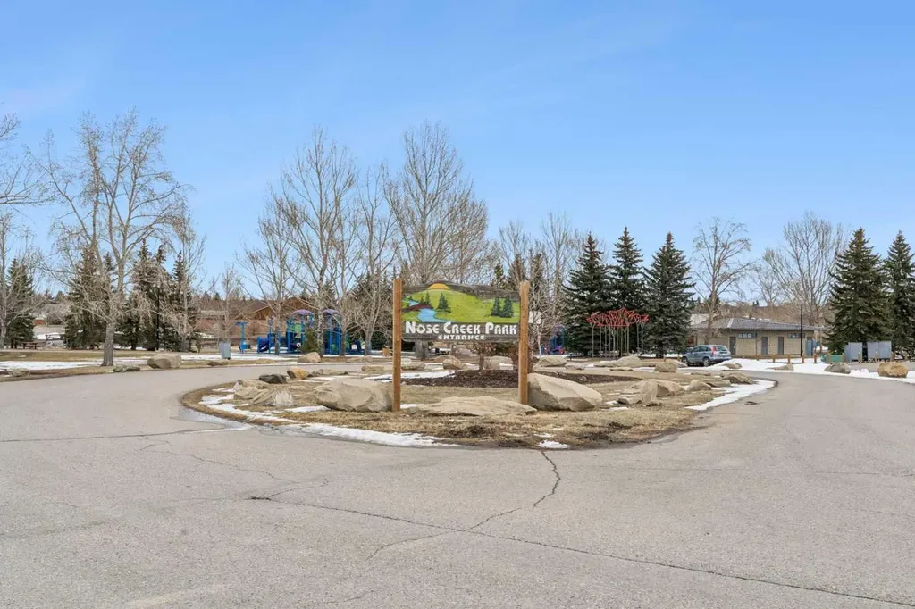 136 Luxstone Place SW Airdrie AB T4B 3C2