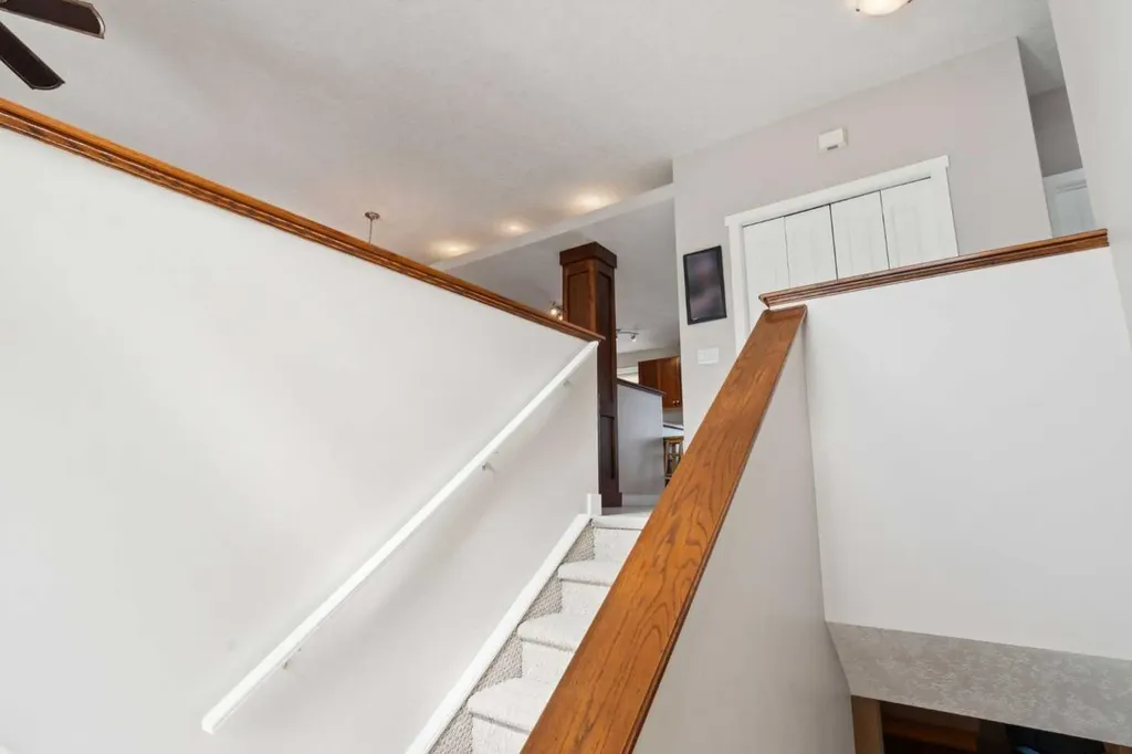 136 Luxstone Place SW Airdrie AB T4B 3C2