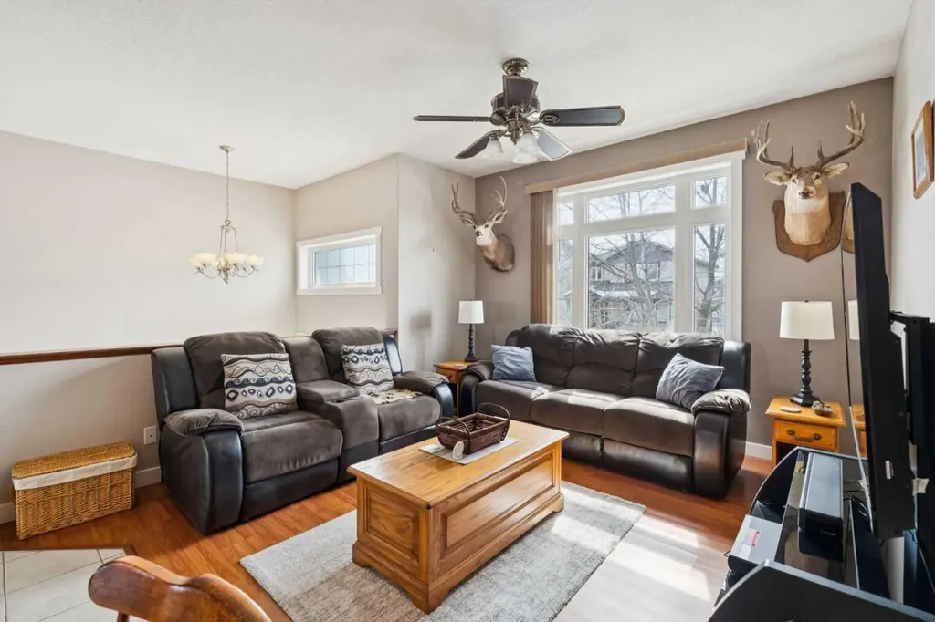 136 Luxstone Place SW Airdrie AB T4B 3C2