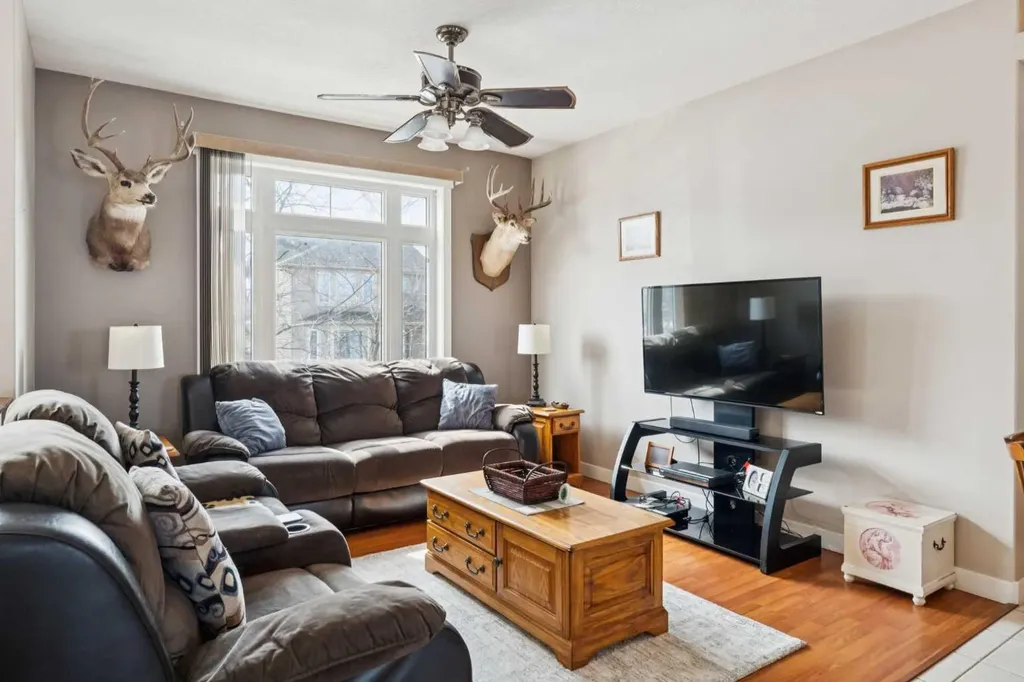 136 Luxstone Place SW Airdrie AB T4B 3C2