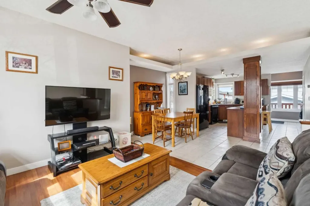 136 Luxstone Place SW Airdrie AB T4B 3C2