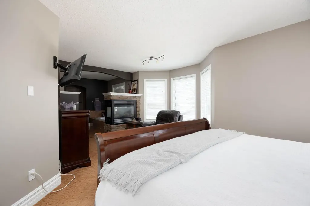 327 Williams Drive Fort Mcmurray AB T9K2A9