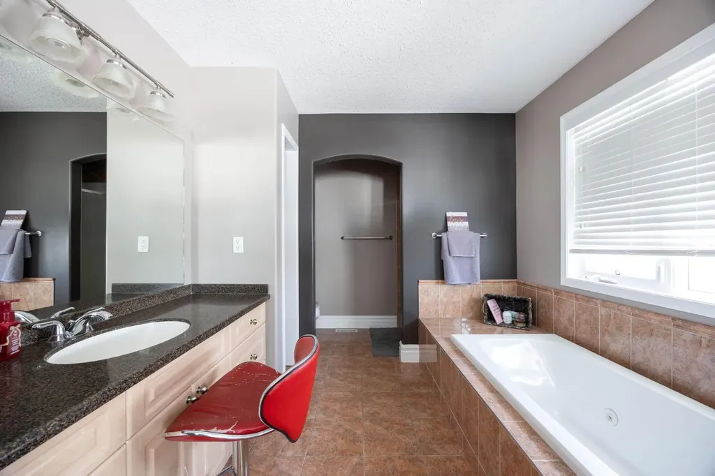 327 Williams Drive Fort Mcmurray AB T9K2A9