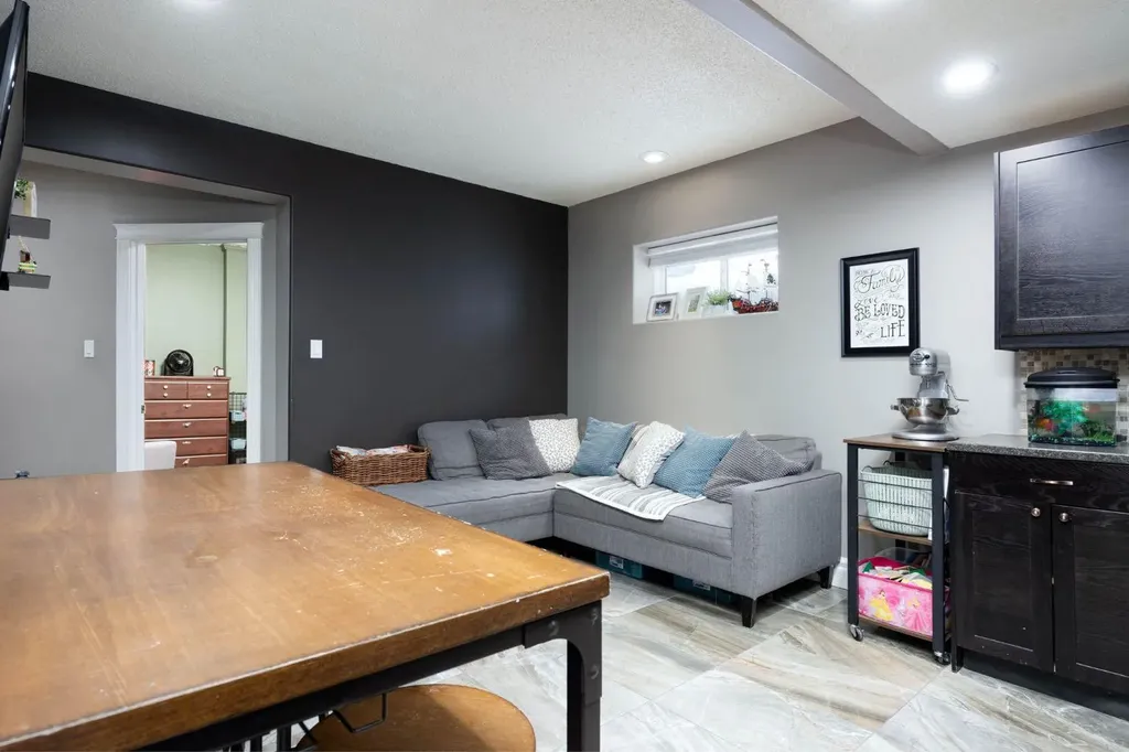327 Williams Drive Fort Mcmurray AB T9K2A9
