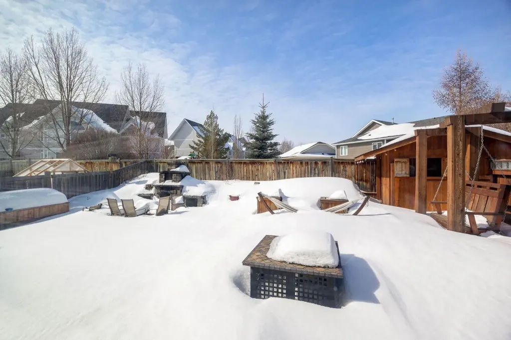 327 Williams Drive Fort Mcmurray AB T9K2A9