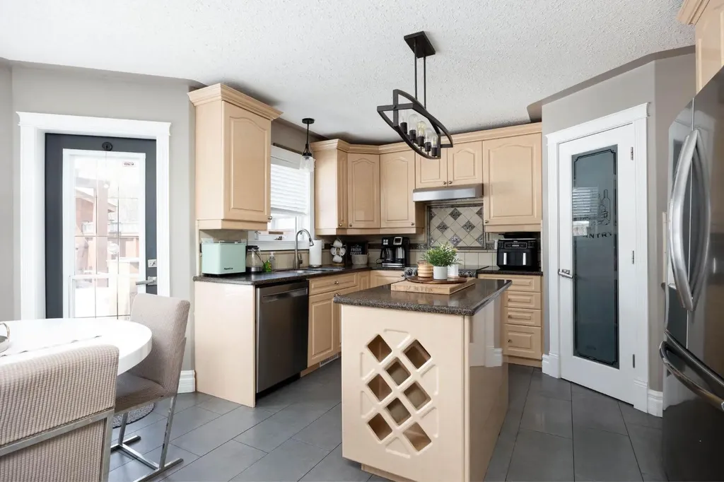 327 Williams Drive Fort Mcmurray AB T9K2A9
