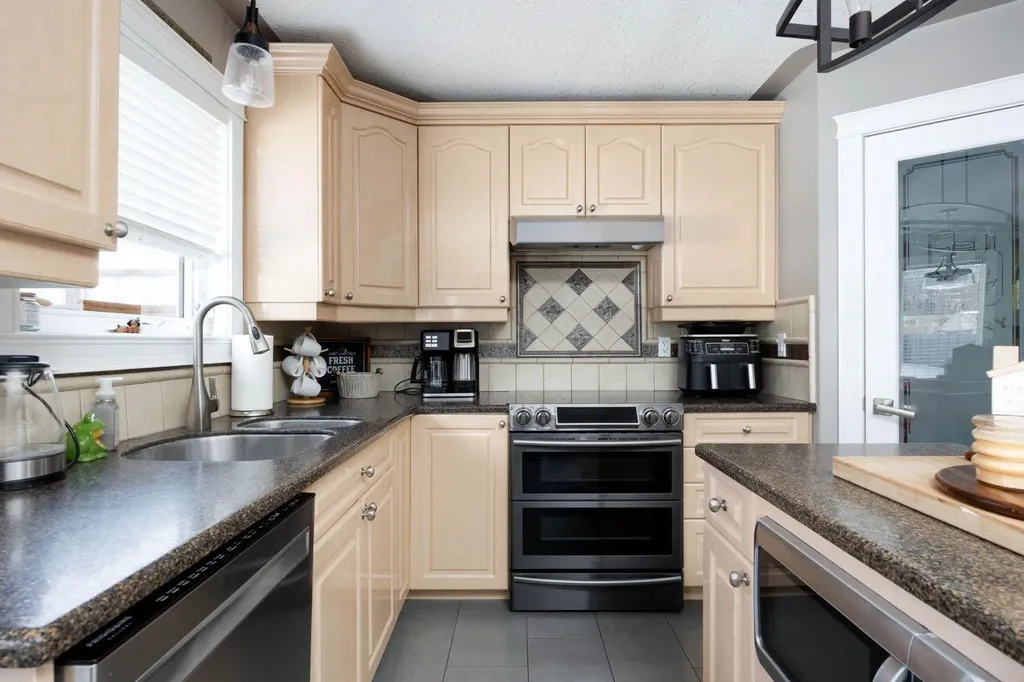 327 Williams Drive Fort Mcmurray AB T9K2A9