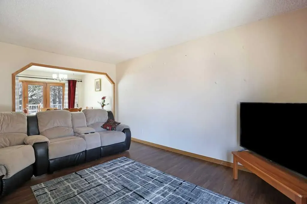 40 Charlesworth Crescent E Brooks AB T1R 0H3