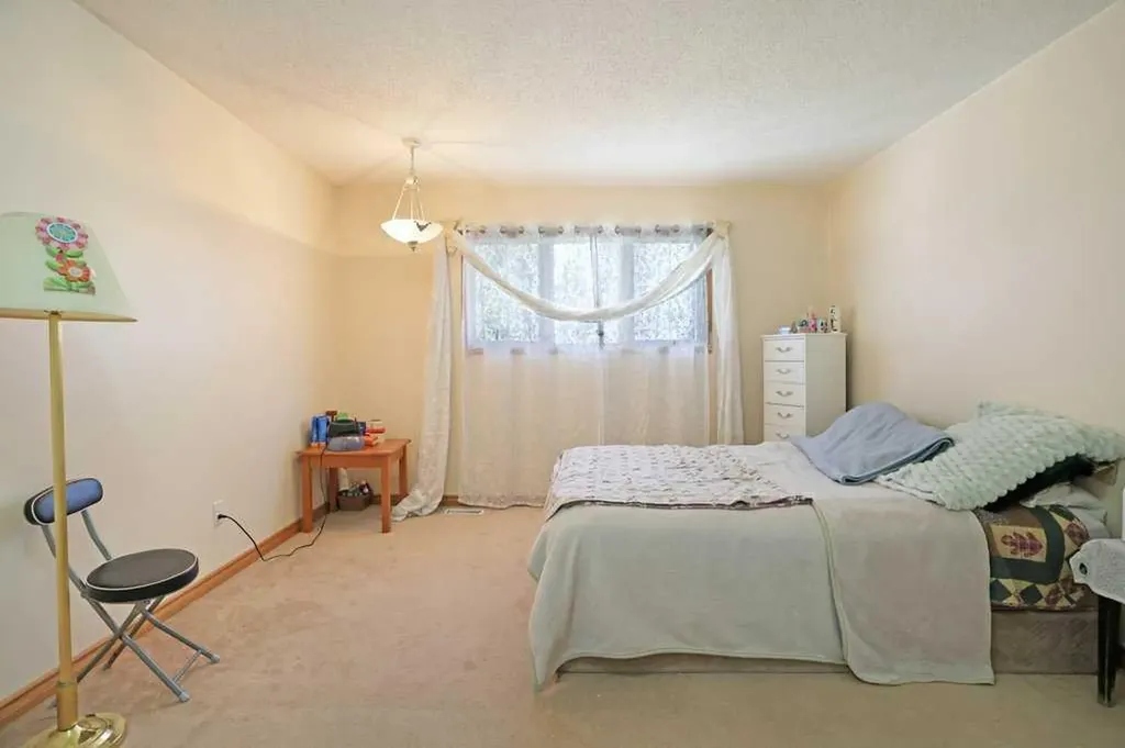 40 Charlesworth Crescent E Brooks AB T1R 0H3