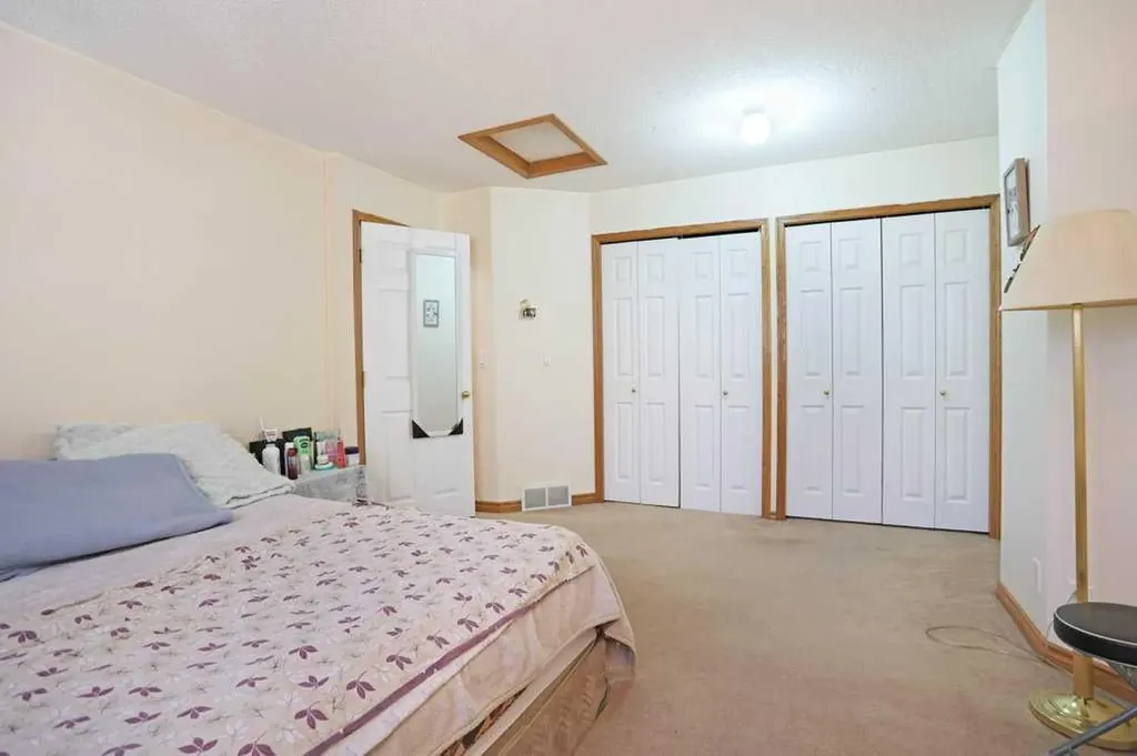 40 Charlesworth Crescent E Brooks AB T1R 0H3