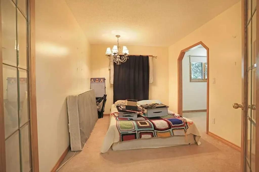 40 Charlesworth Crescent E Brooks AB T1R 0H3