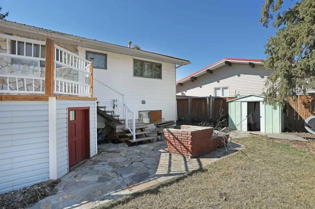 40 Charlesworth Crescent E Brooks AB T1R 0H3