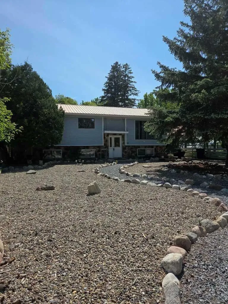 40 Charlesworth Crescent E Brooks AB T1R 0H3