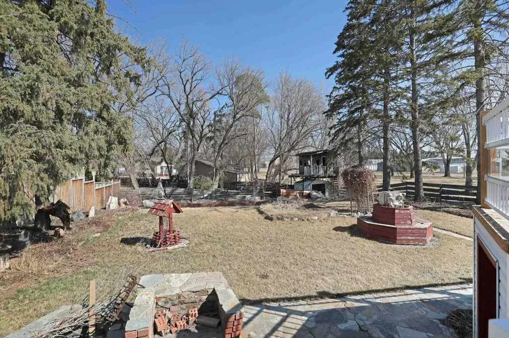 40 Charlesworth Crescent E Brooks AB T1R 0H3