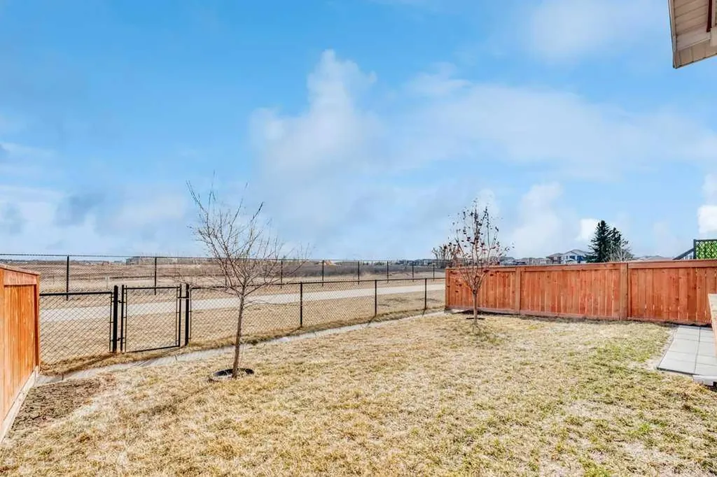 261 Wildrose Drive Strathmore AB T1P 0H4