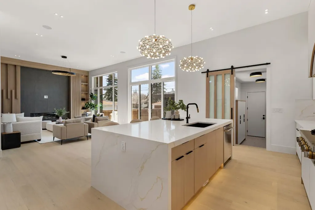 2613 6 Avenue NW Calgary AB T2N 0X8