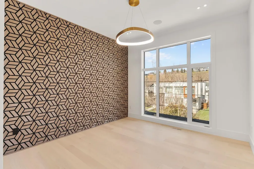 2613 6 Avenue NW Calgary AB T2N 0X8