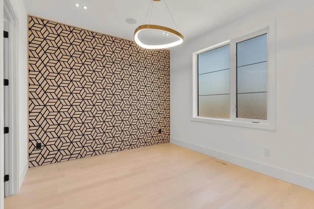 2613 6 Avenue NW Calgary AB T2N 0X8