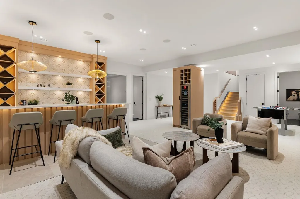 2613 6 Avenue NW Calgary AB T2N 0X8