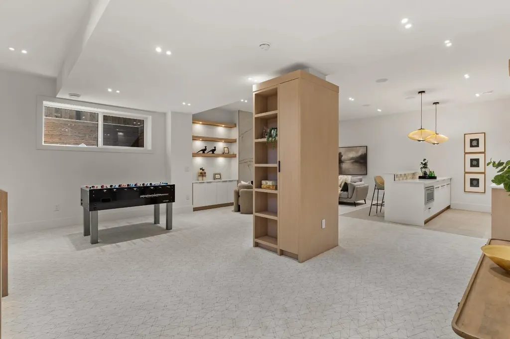 2613 6 Avenue NW Calgary AB T2N 0X8