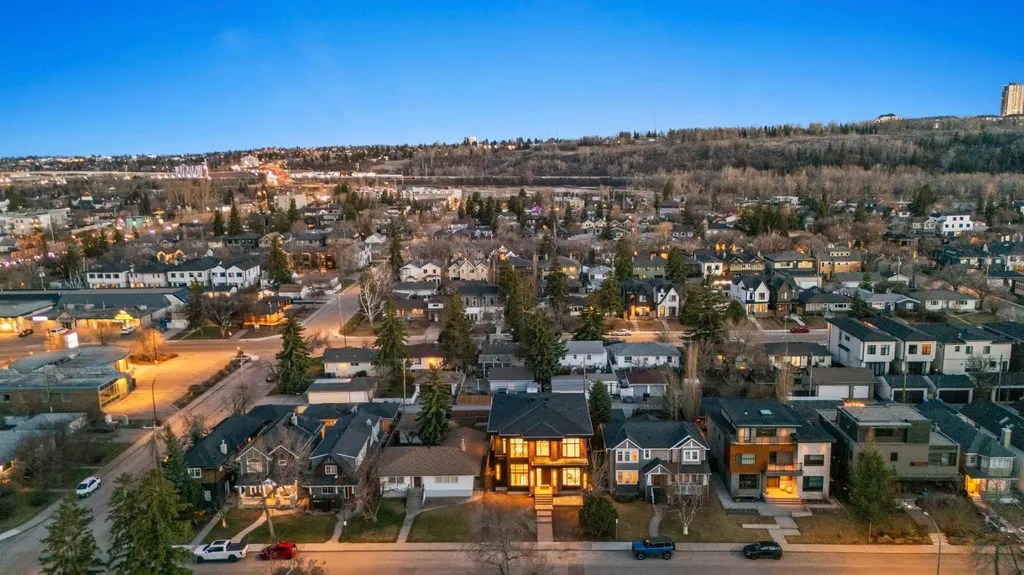 2613 6 Avenue NW Calgary AB T2N 0X8