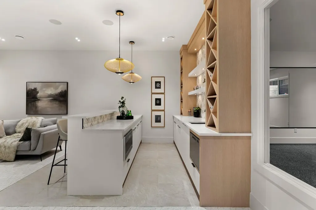 2613 6 Avenue NW Calgary AB T2N 0X8