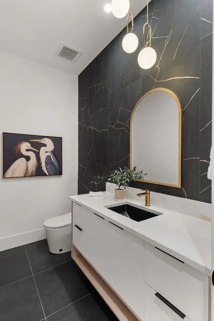 2613 6 Avenue NW Calgary AB T2N 0X8