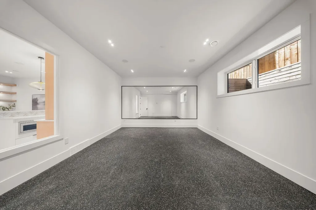 2613 6 Avenue NW Calgary AB T2N 0X8