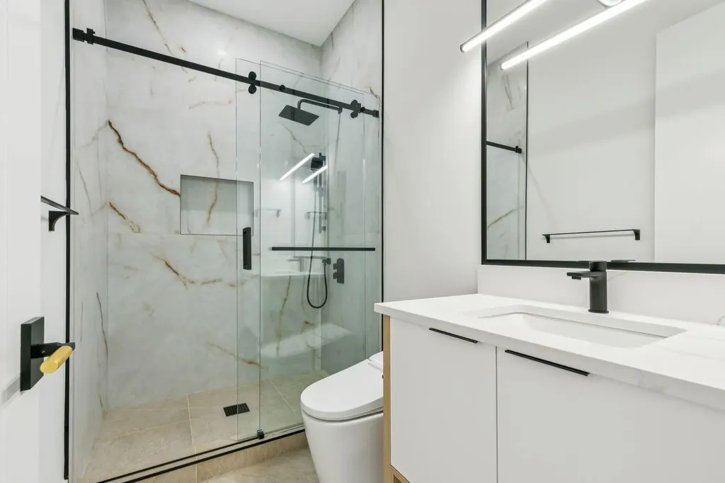 2613 6 Avenue NW Calgary AB T2N 0X8