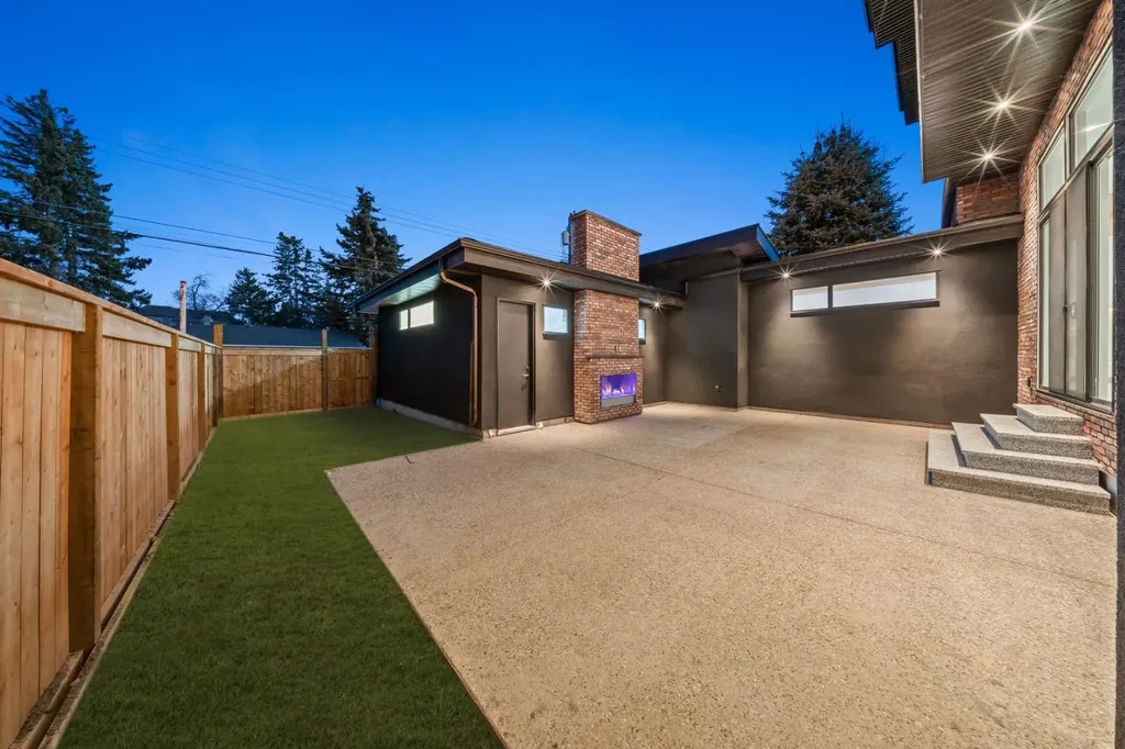 2613 6 Avenue NW Calgary AB T2N 0X8