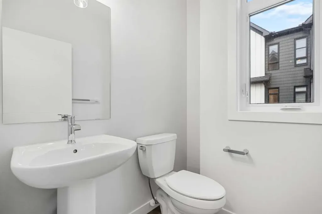 285 Chelsea Court Chestermere AB T1X 2W7