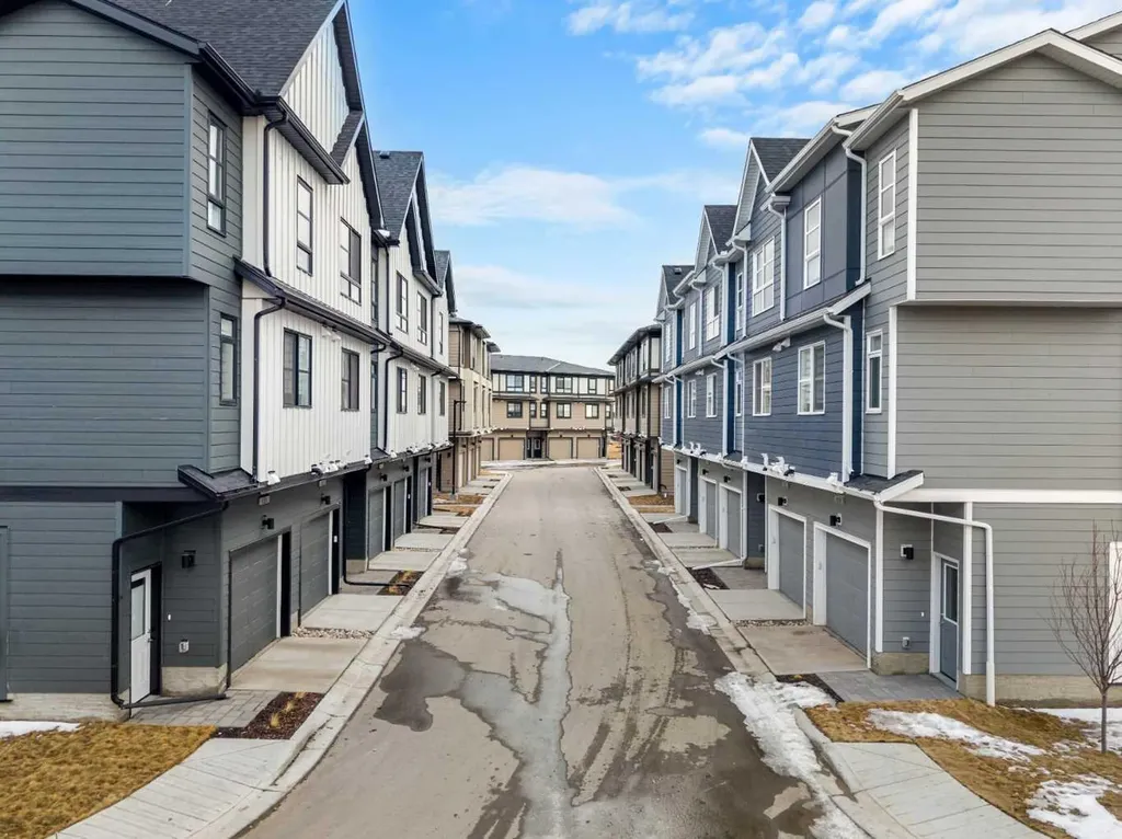 285 Chelsea Court Chestermere AB T1X 2W7