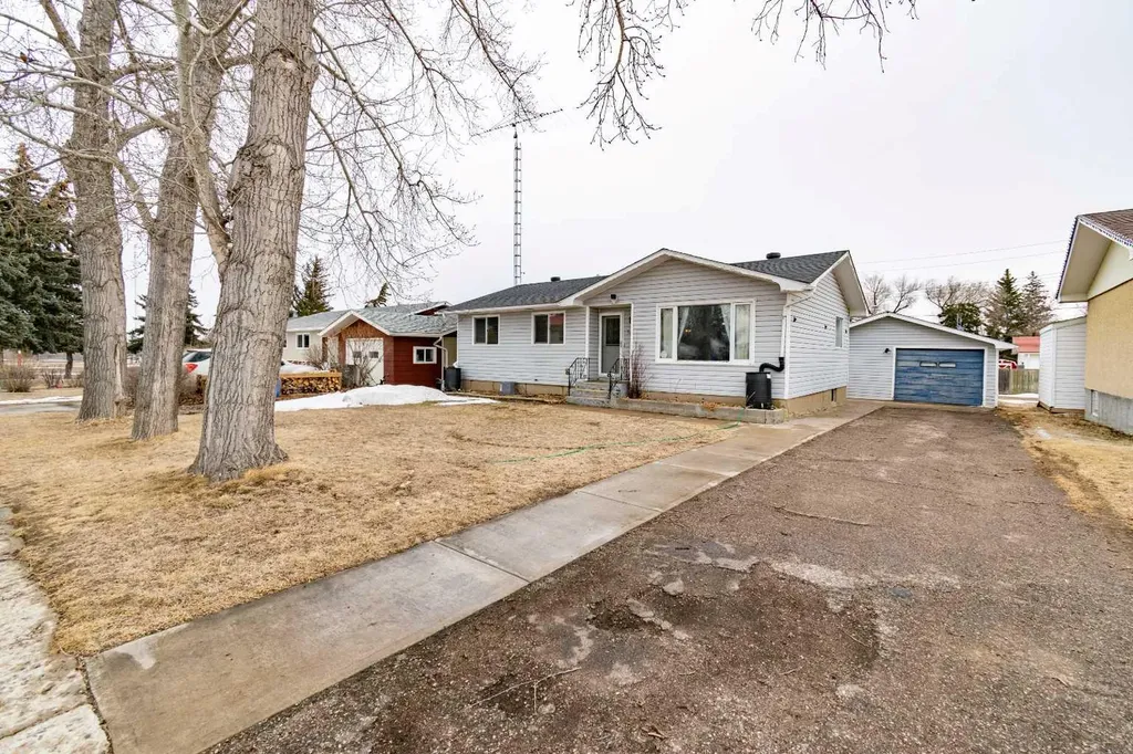 5005 53 Street Castor AB T0C 0X0
