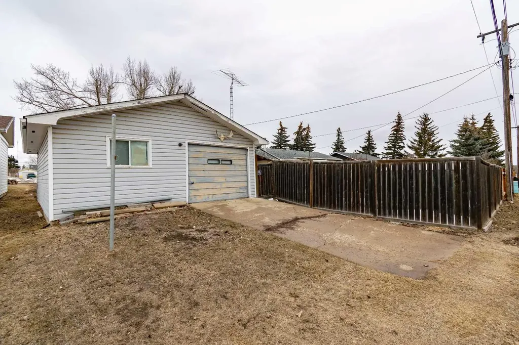 5005 53 Street Castor AB T0C 0X0