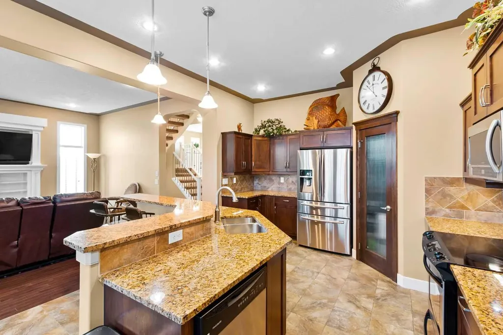 117 Kingsland Court SE Airdrie AB T4A 0E5