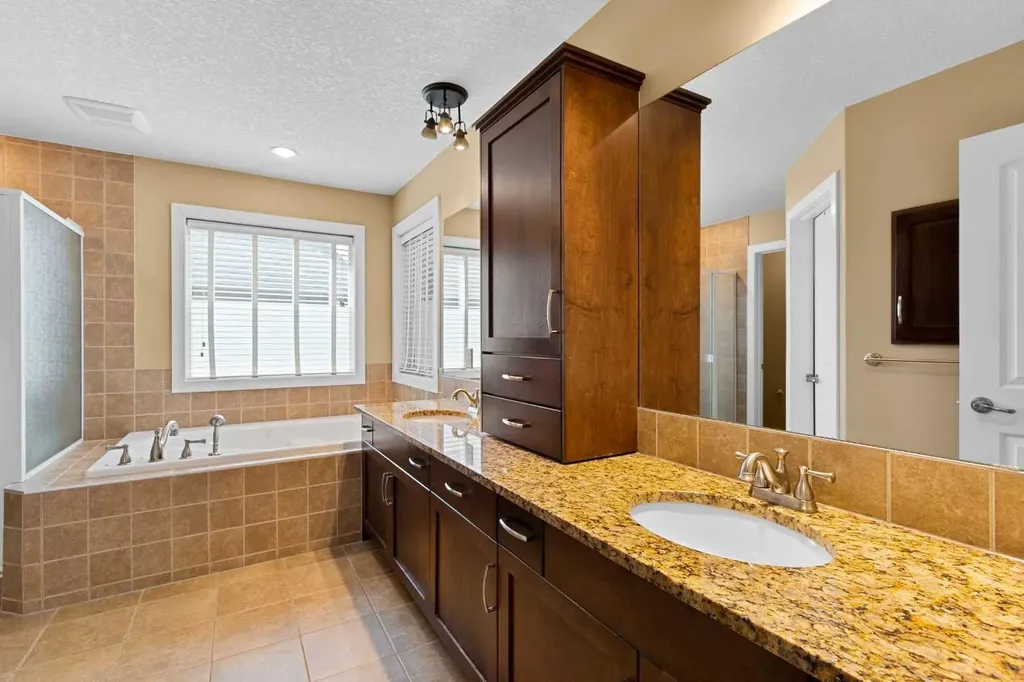 117 Kingsland Court SE Airdrie AB T4A 0E5