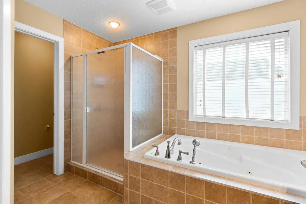 117 Kingsland Court SE Airdrie AB T4A 0E5