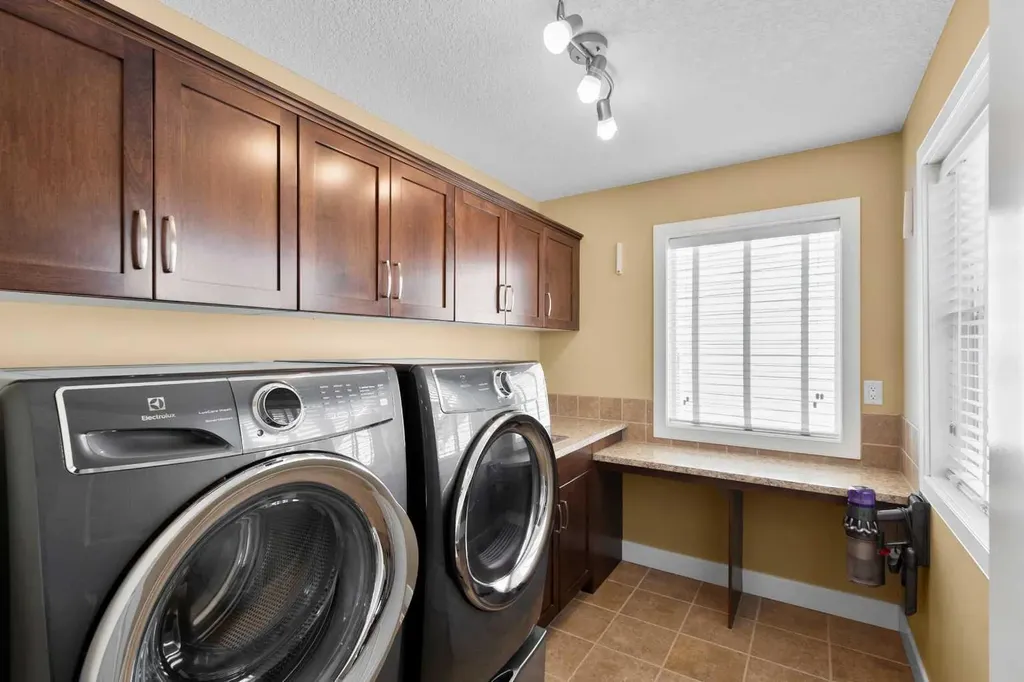 117 Kingsland Court SE Airdrie AB T4A 0E5