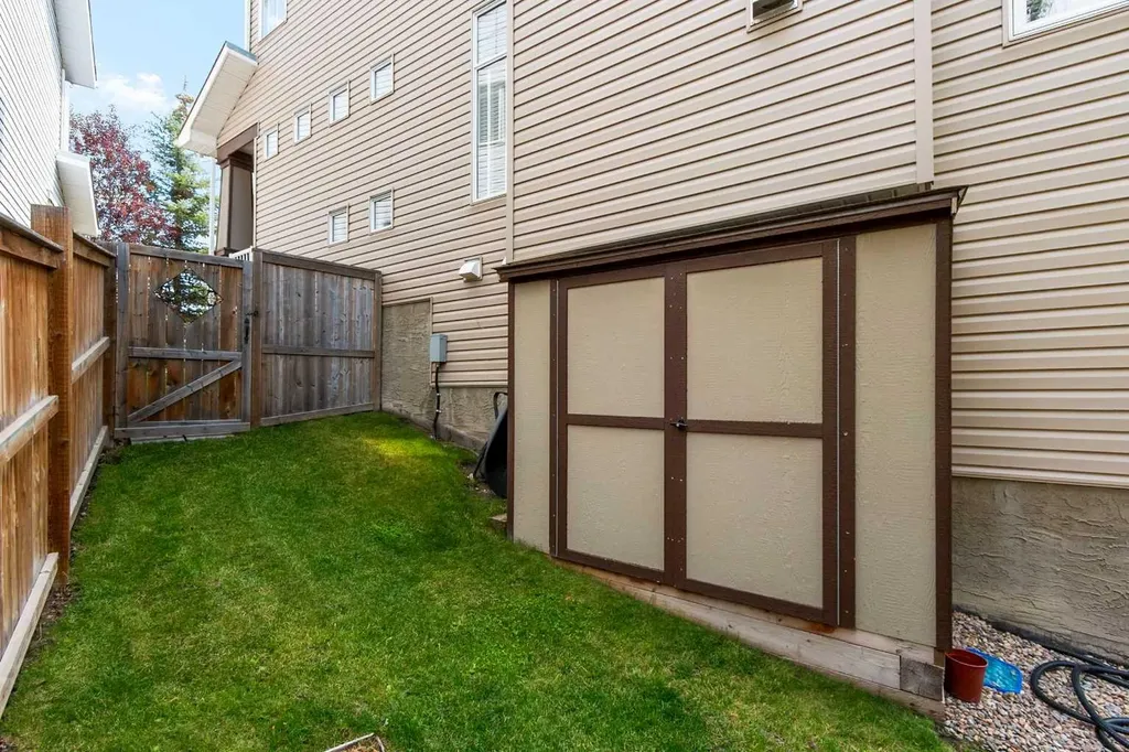 117 Kingsland Court SE Airdrie AB T4A 0E5
