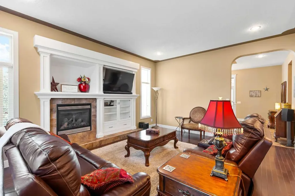 117 Kingsland Court SE Airdrie AB T4A 0E5