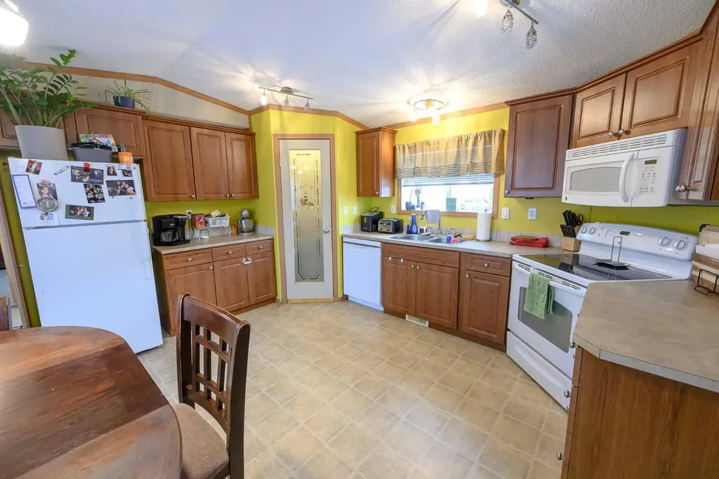 8714 88c Street Grande Prairie AB T8X0C5