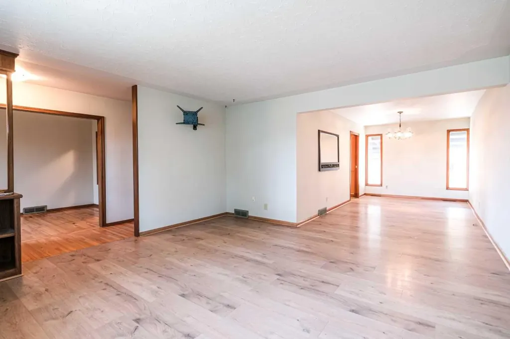 59 Rosewood Road NW Calgary AB T2K 1N3