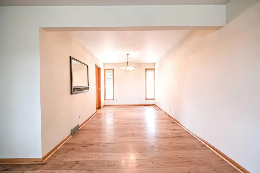 59 Rosewood Road NW Calgary AB T2K 1N3