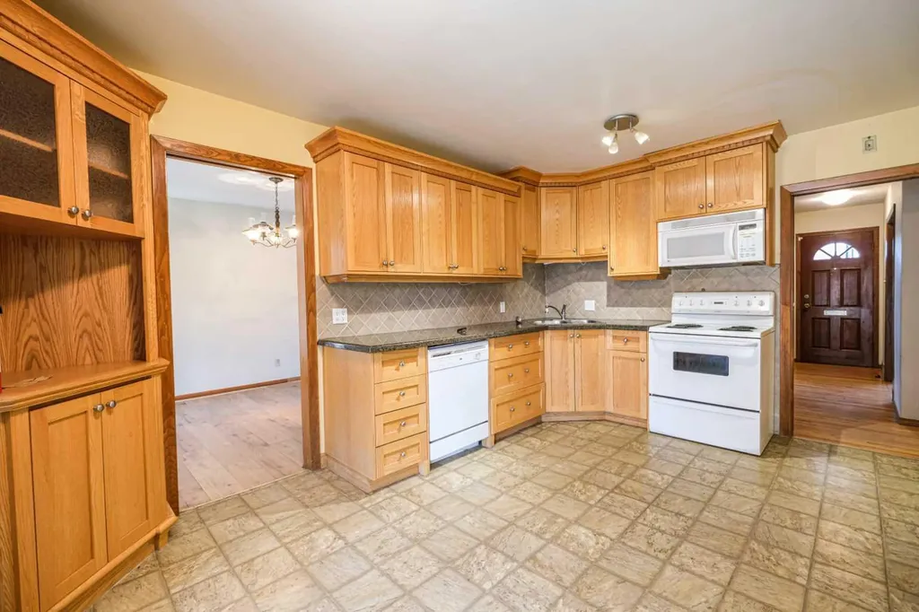 59 Rosewood Road NW Calgary AB T2K 1N3