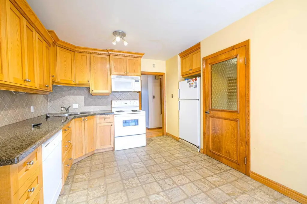 59 Rosewood Road NW Calgary AB T2K 1N3