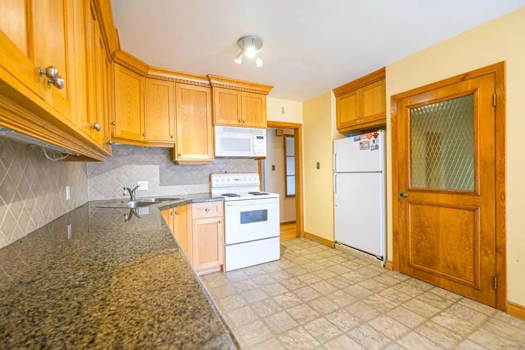 59 Rosewood Road NW Calgary AB T2K 1N3