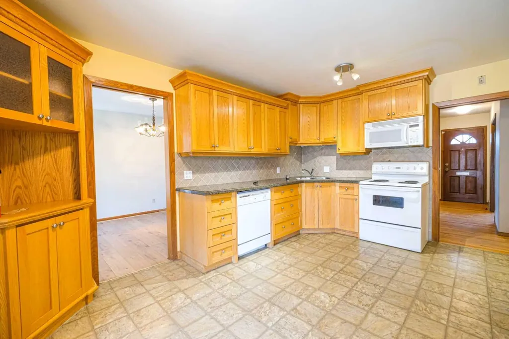 59 Rosewood Road NW Calgary AB T2K 1N3