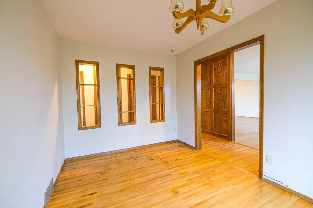 59 Rosewood Road NW Calgary AB T2K 1N3